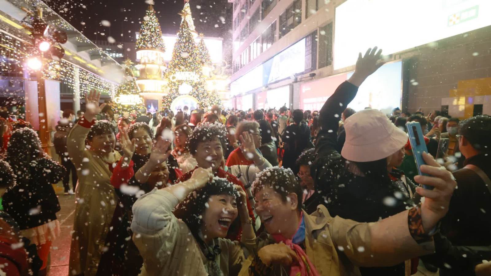 璀璨燈飾點亮維港　海港城(cheng)變身聖誕樂園